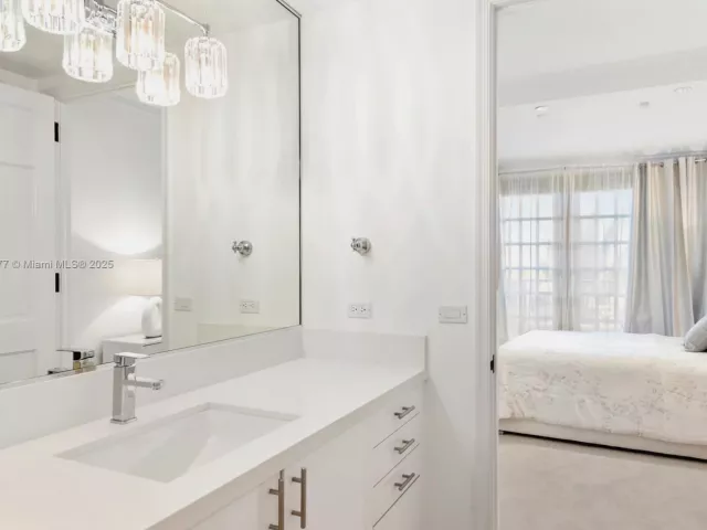 3-bedroom condo for sale in Fisher Island - 7642 Fisher Island Dr 7642 - MondialRealty