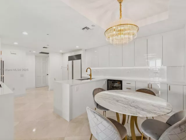 3-bedroom condo for sale in Fisher Island - 7642 Fisher Island Dr 7642 - MondialRealty