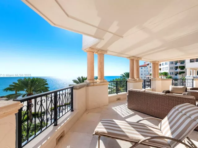 3-bedroom condo for sale in Fisher Island - 7642 Fisher Island Dr 7642 - MondialRealty