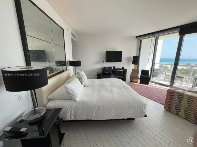 condo for rent in Miami Beach - 2201 Collins Ave 626 - MondialRealty