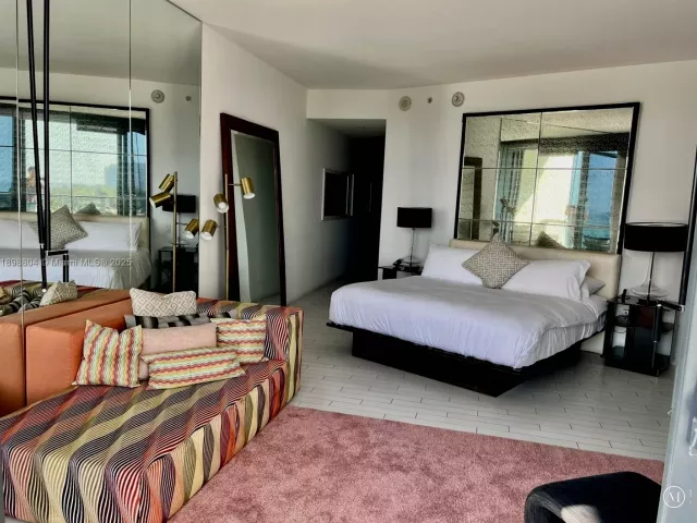condo for rent in Miami Beach - 2201 Collins Ave 626 - MondialRealty
