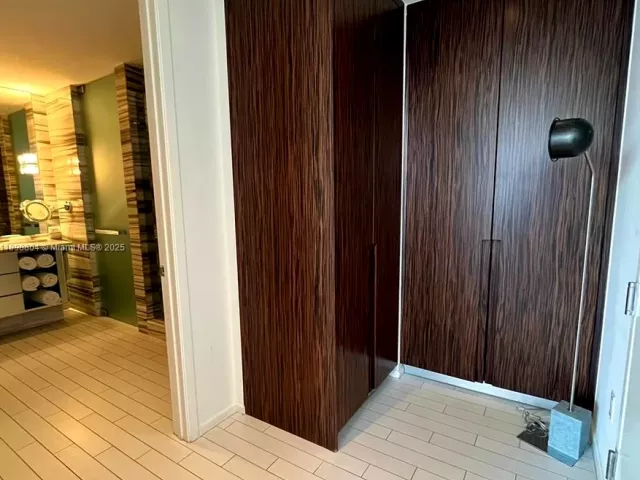 condo for rent in Miami Beach - 2201 Collins Ave 626 - MondialRealty