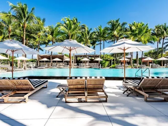 condo for rent in Miami Beach - 2201 Collins Ave 626 - MondialRealty