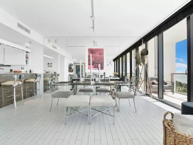 2-bedroom condo for rent in Miami Beach - 2201 Collins Ave 628 - MondialRealty