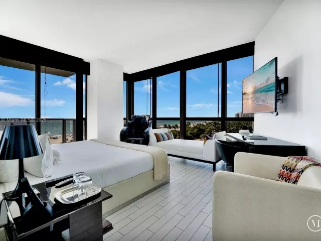 2-bedroom condo for rent in Miami Beach - 2201 Collins Ave 628 - MondialRealty