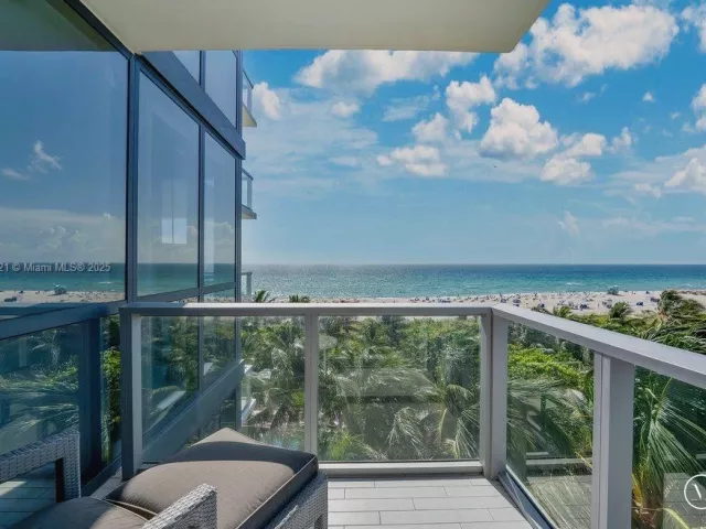 2-bedroom condo for rent in Miami Beach - 2201 Collins Ave 628 - MondialRealty
