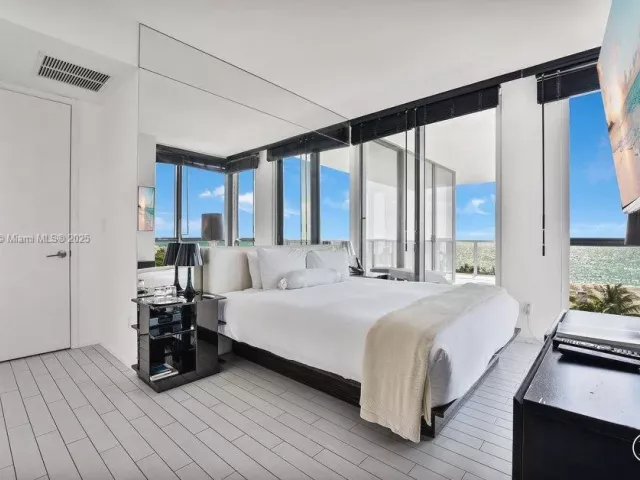 2-bedroom condo for rent in Miami Beach - 2201 Collins Ave 628 - MondialRealty