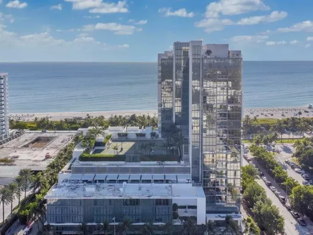 2-bedroom condo for rent in Miami Beach - 2201 Collins Ave 628 - MondialRealty