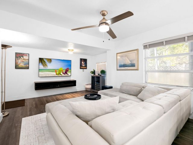 Home for sale at 1140 SW 9th Avenue - photo 6687556