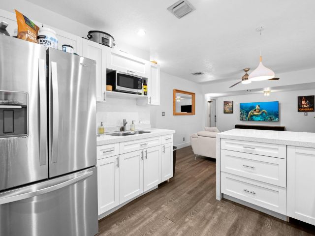 Home for sale at 1140 SW 9th Avenue - photo 6687558