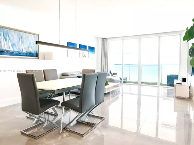 2-bedroom condo for sale in Miami Beach - 5601 Collins Ave 1409 - MondialRealty