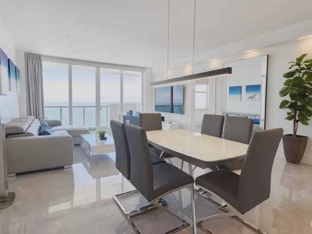 2-bedroom condo for sale in Miami Beach - 5601 Collins Ave 1409 - MondialRealty
