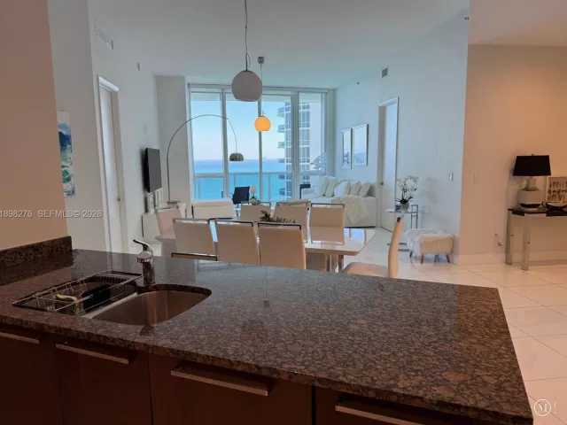 3-bedroom condo for rent in Sunny Isles Beach - 15901 Collins Ave 3907 - MondialRealty