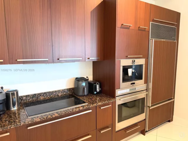 3-bedroom condo for rent in Sunny Isles Beach - 15901 Collins Ave 3907 - MondialRealty