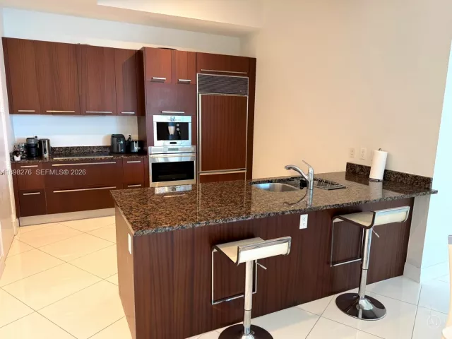 3-bedroom condo for rent in Sunny Isles Beach - 15901 Collins Ave 3907 - MondialRealty