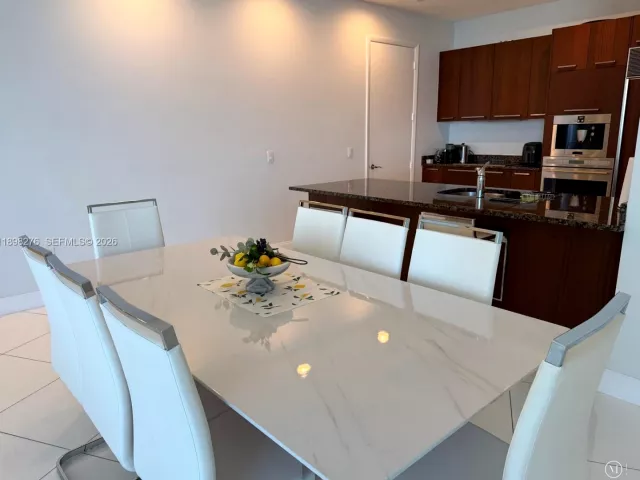 3-bedroom condo for rent in Sunny Isles Beach - 15901 Collins Ave 3907 - MondialRealty