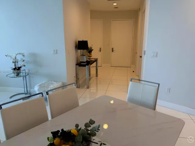 3-bedroom condo for rent in Sunny Isles Beach - 15901 Collins Ave 3907 - MondialRealty