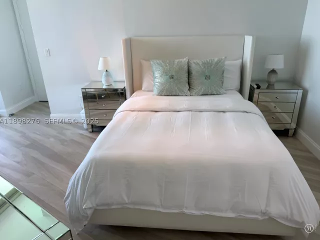 3-bedroom condo for rent in Sunny Isles Beach - 15901 Collins Ave 3907 - MondialRealty