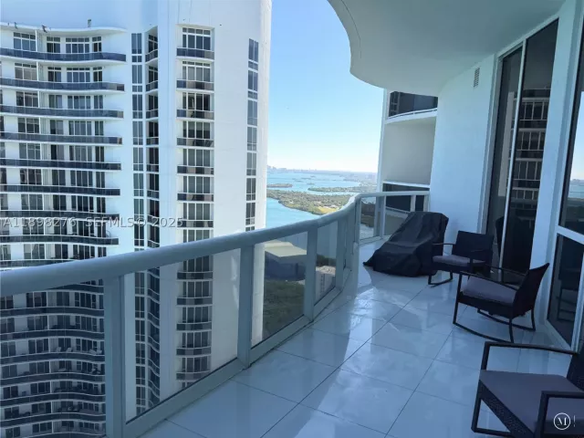 3-bedroom condo for rent in Sunny Isles Beach - 15901 Collins Ave 3907 - MondialRealty