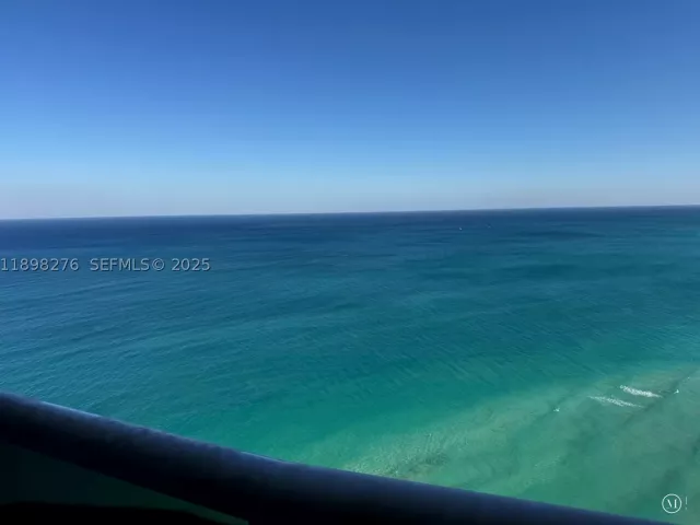 3-bedroom condo for rent in Sunny Isles Beach - 15901 Collins Ave 3907 - MondialRealty