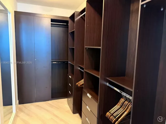 3-bedroom condo for rent in Sunny Isles Beach - 15901 Collins Ave 3907 - MondialRealty