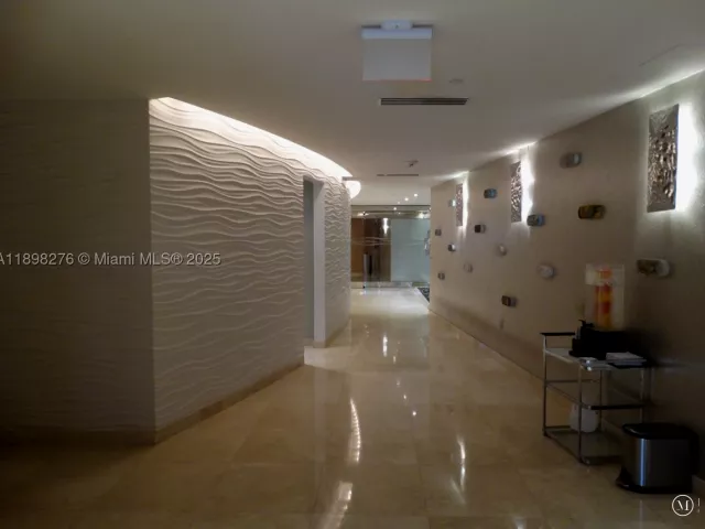 3-bedroom condo for rent in Sunny Isles Beach - 15901 Collins Ave 3907 - MondialRealty