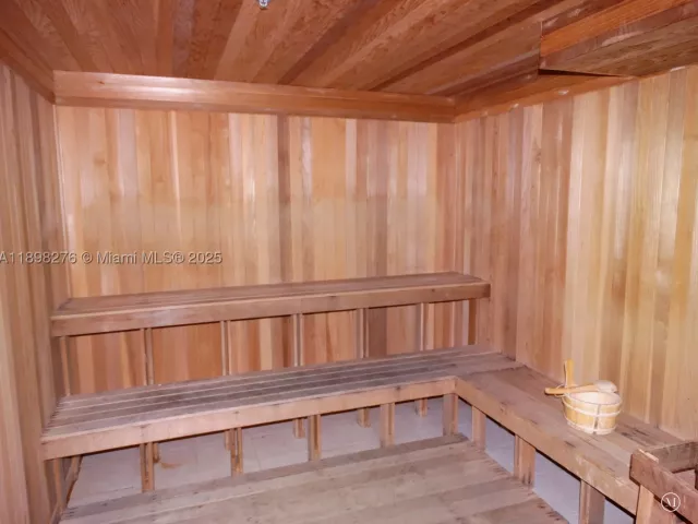3-bedroom condo for rent in Sunny Isles Beach - 15901 Collins Ave 3907 - MondialRealty