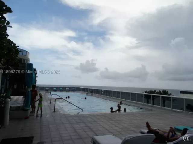 3-bedroom condo for rent in Sunny Isles Beach - 15901 Collins Ave 3907 - MondialRealty