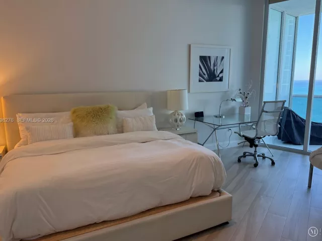 3-bedroom condo for rent in Sunny Isles Beach - 15901 Collins Ave 3907 - MondialRealty