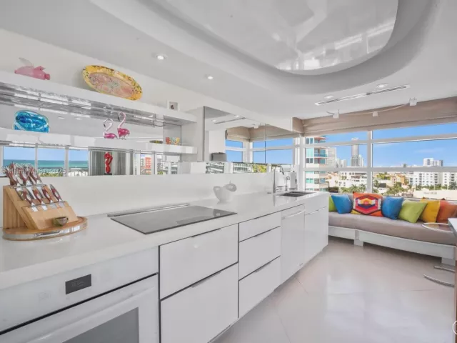3-bedroom condo for sale in Miami Beach - 400 S Pointe Dr 910 - MondialRealty
