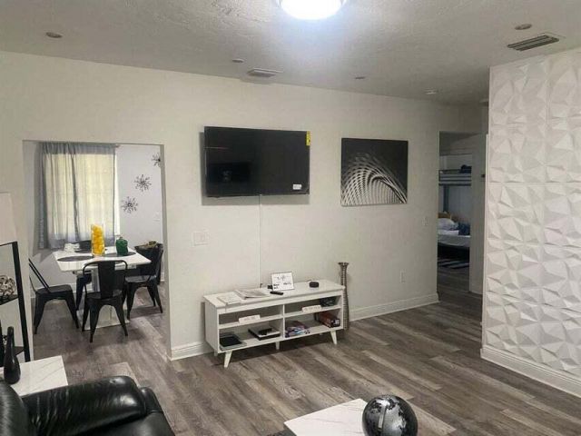 Home for rent at 538 SW 7th Street - photo 6680875