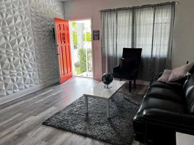 Home for rent at 538 SW 7th Street - photo 6680877