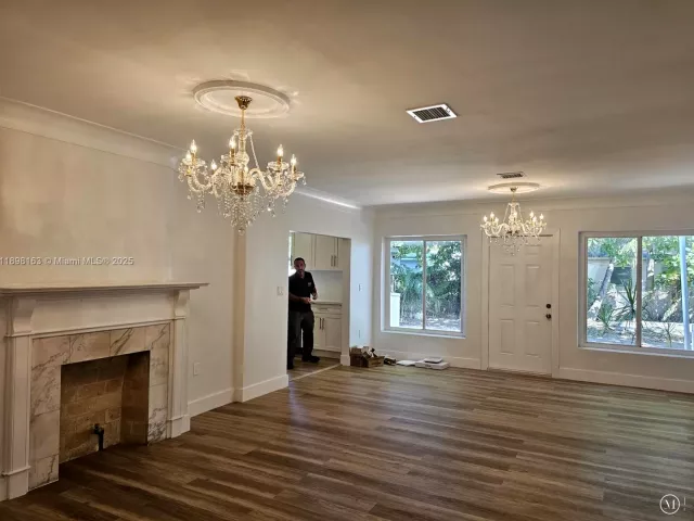 3-bedroom home for sale in Miami Beach - 1915 Normandy Drive - MondialRealty