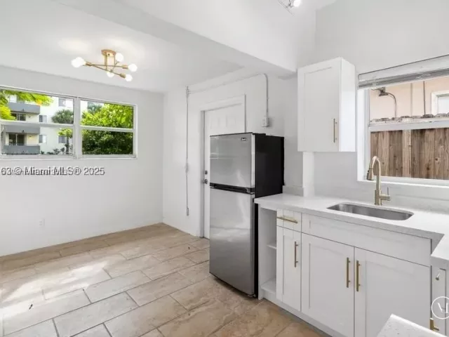 3-bedroom home for sale in Miami Beach - 1915 Normandy Drive - MondialRealty