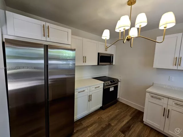 3-bedroom home for sale in Miami Beach - 1915 Normandy Drive - MondialRealty