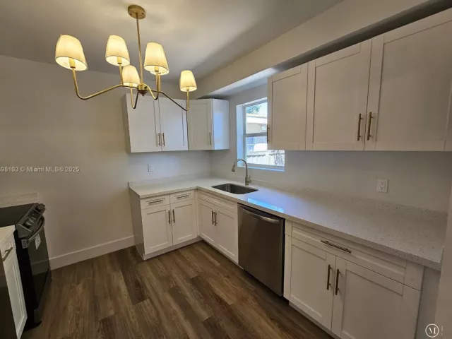 3-bedroom home for sale in Miami Beach - 1915 Normandy Drive - MondialRealty