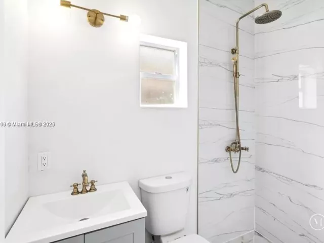 3-bedroom home for sale in Miami Beach - 1915 Normandy Drive - MondialRealty