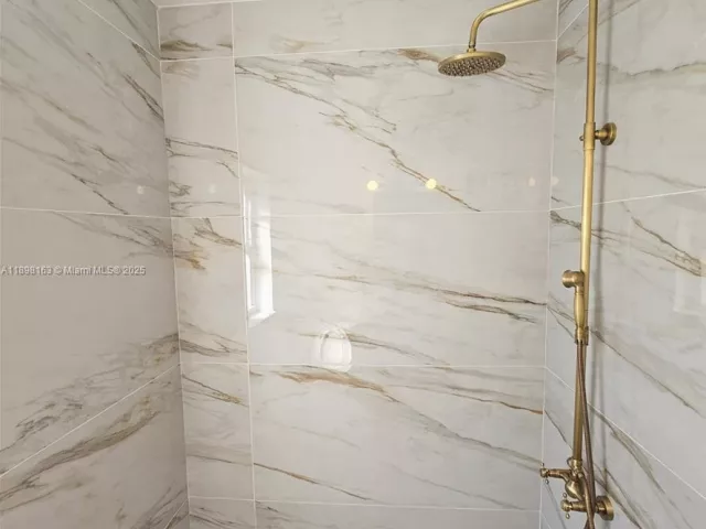 3-bedroom home for sale in Miami Beach - 1915 Normandy Drive - MondialRealty