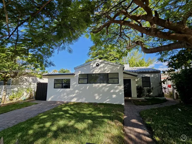 3-bedroom home for sale in Miami Beach - 1915 Normandy Drive - MondialRealty
