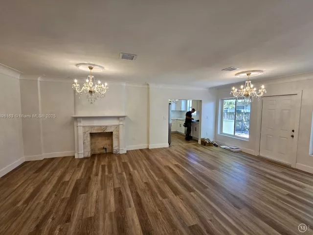 3-bedroom home for sale in Miami Beach - 1915 Normandy Drive - MondialRealty