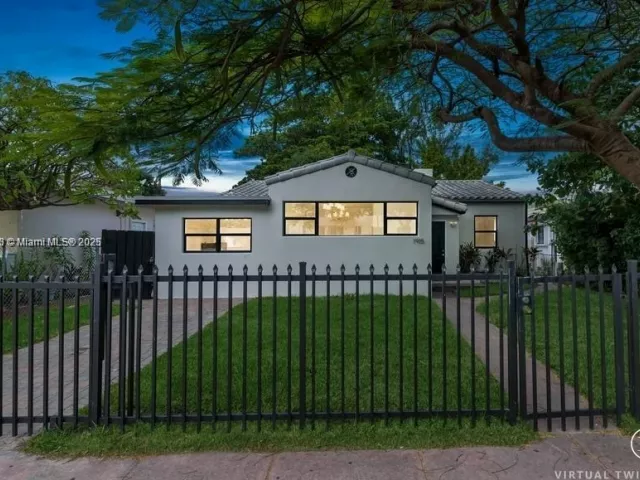 3-bedroom home for sale in Miami Beach - 1915 Normandy Drive - MondialRealty