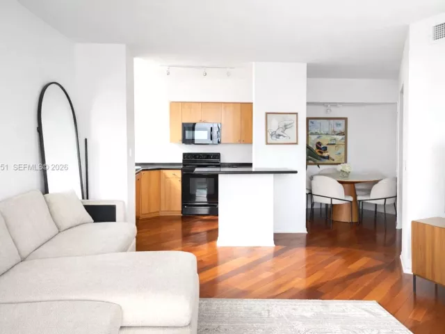 2-bedroom condo for sale in Miami Beach - 1330 West Ave 2601 - MondialRealty