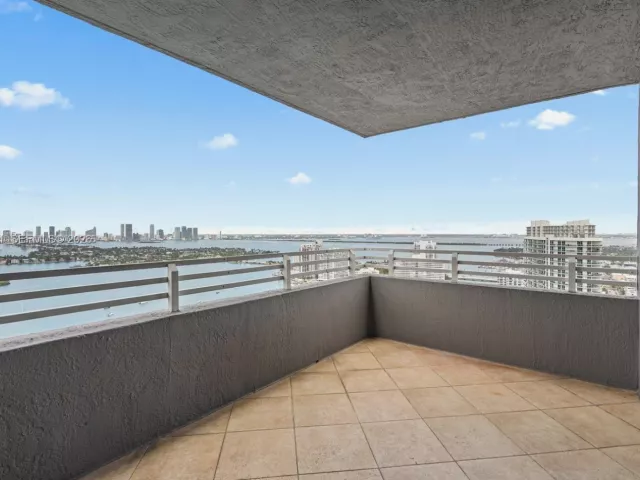 2-bedroom condo for sale in Miami Beach - 1330 West Ave 2601 - MondialRealty
