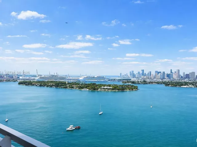 2-bedroom condo for sale in Miami Beach - 1330 West Ave 2601 - MondialRealty