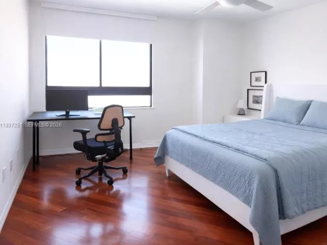 2-bedroom condo for sale in Miami Beach - 1330 West Ave 2601 - MondialRealty