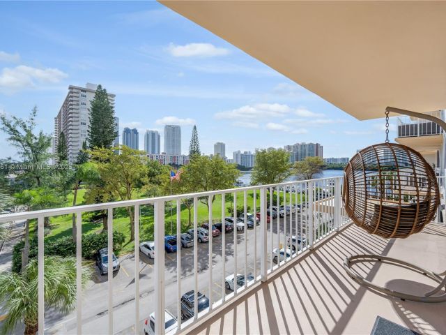 Apartment for sale  Unit #511 - photo 6679297