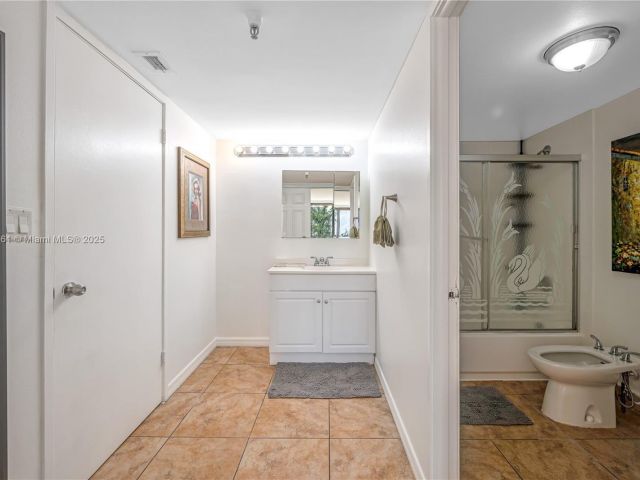 Apartment for sale  Unit #511 - photo 6679303