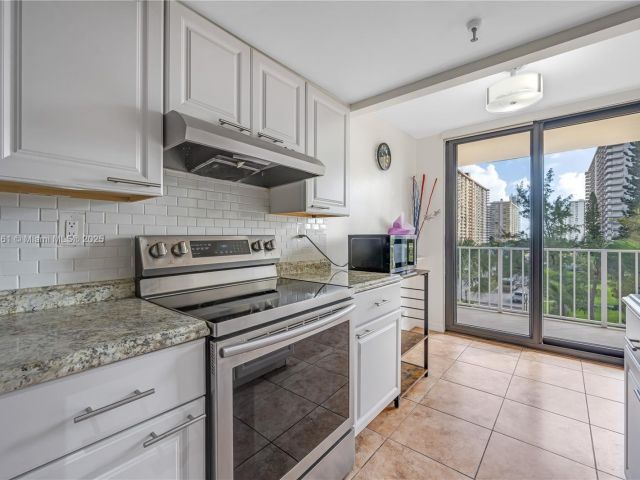 Apartment for sale  Unit #511 - photo 6679307