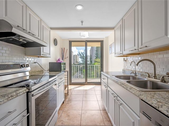 Apartment for sale  Unit #511 - photo 6679308