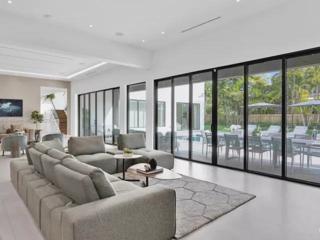 9-bedroom home for rent in Miami - 2110 NE 197th Ter - MondialRealty